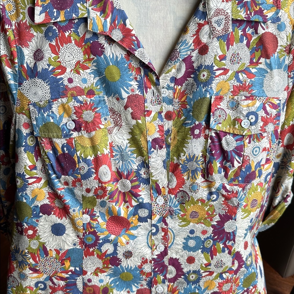 Liberty Art Fabrics. A beautiful bright floral cotton shirt-dress. - Picture 4 of 10